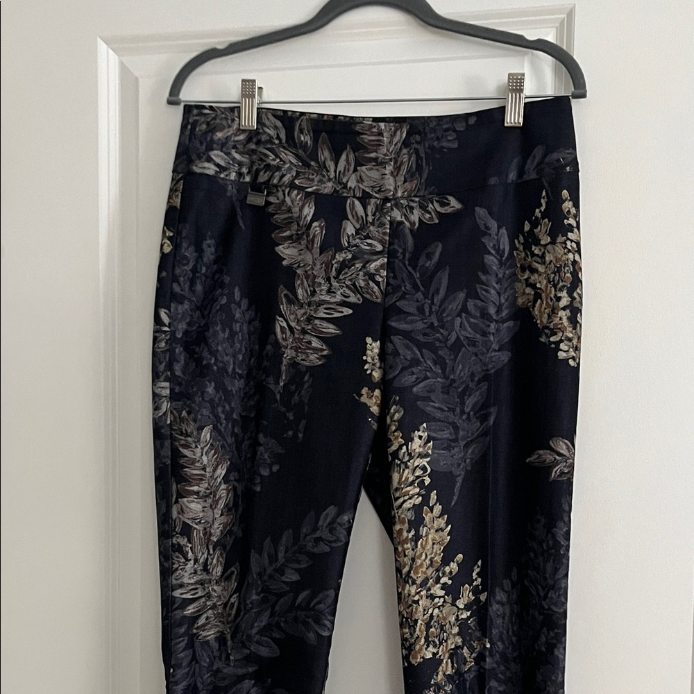 LISETTE Black and Gray Leaf Print Cropped Pants